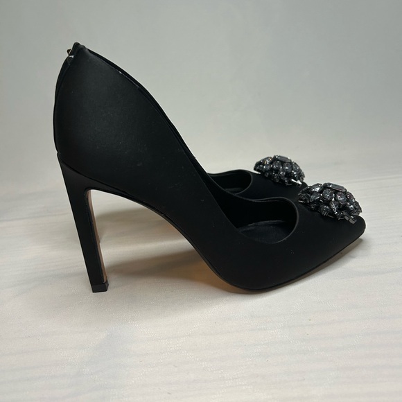 TED BAKER- Brayden Brooch Detail Courts Heels (NWOT) US Size 5.5 EU Size 35 - Picture 6 of 11